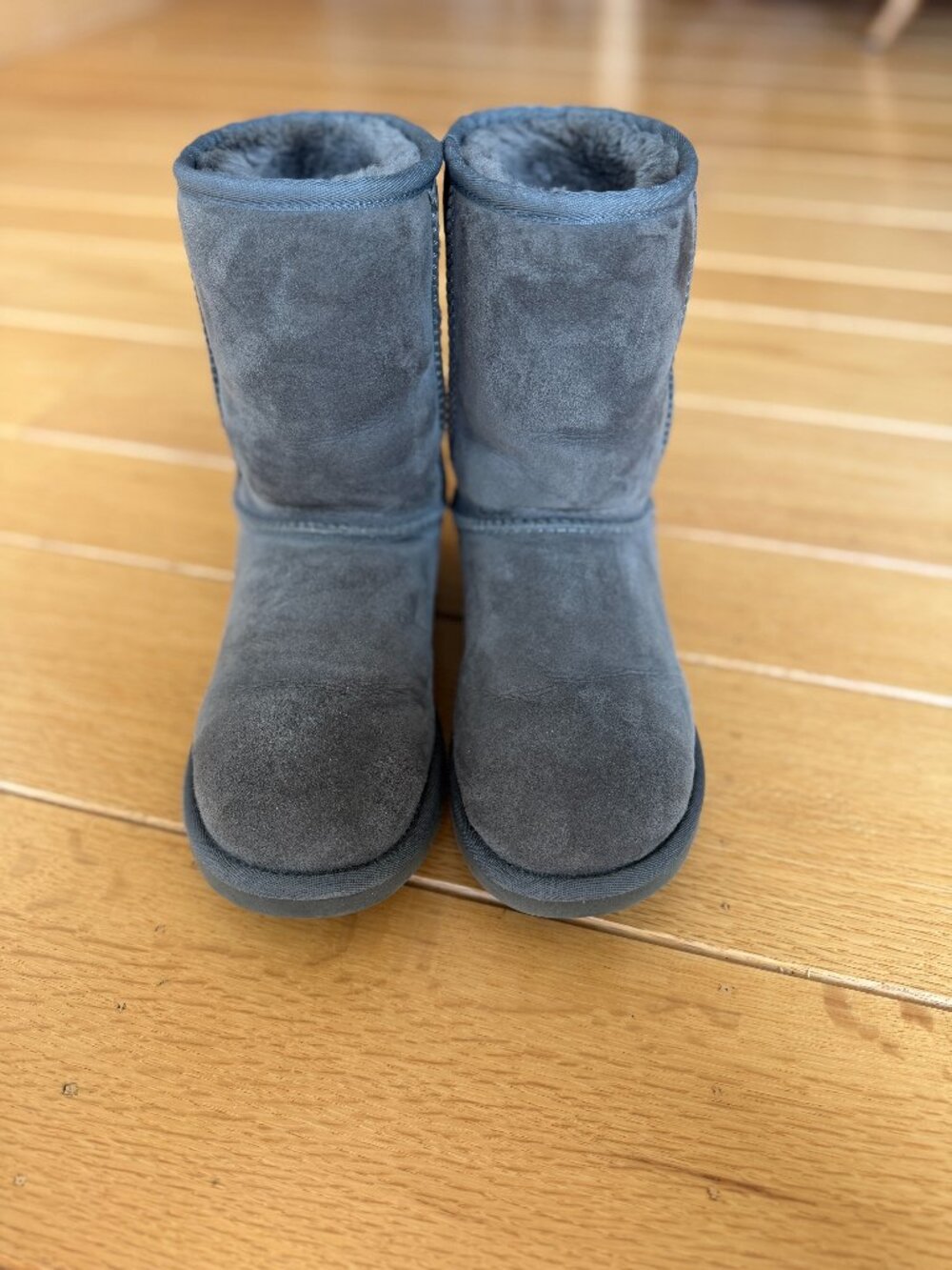 UGG Classic Short boots in gray, US women’s size 6